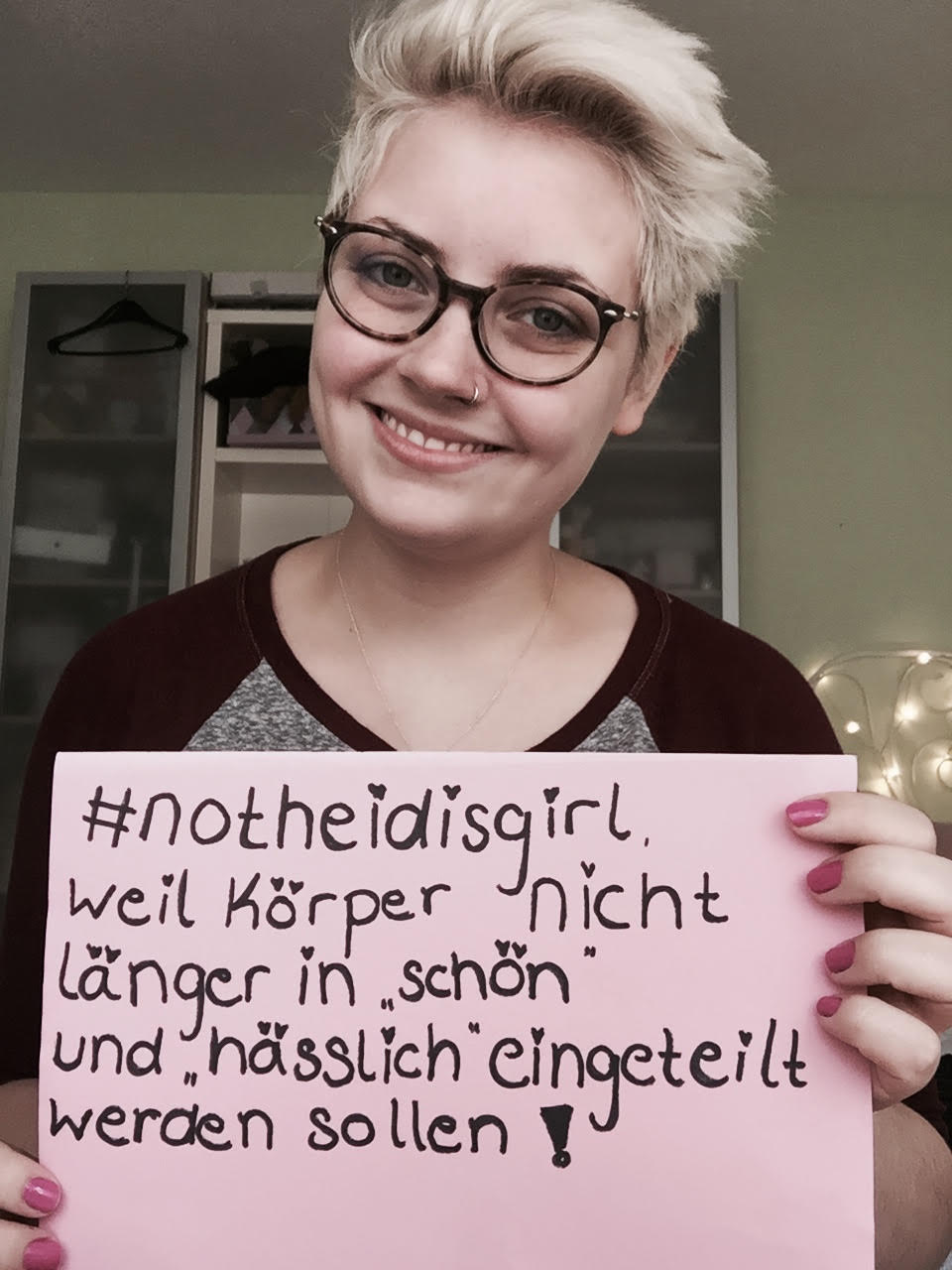 Protest gegen Germany's Next Topmodel #notheidisgirl weil Körper nicht länger in schön und hässlich eingeteilt werden soll